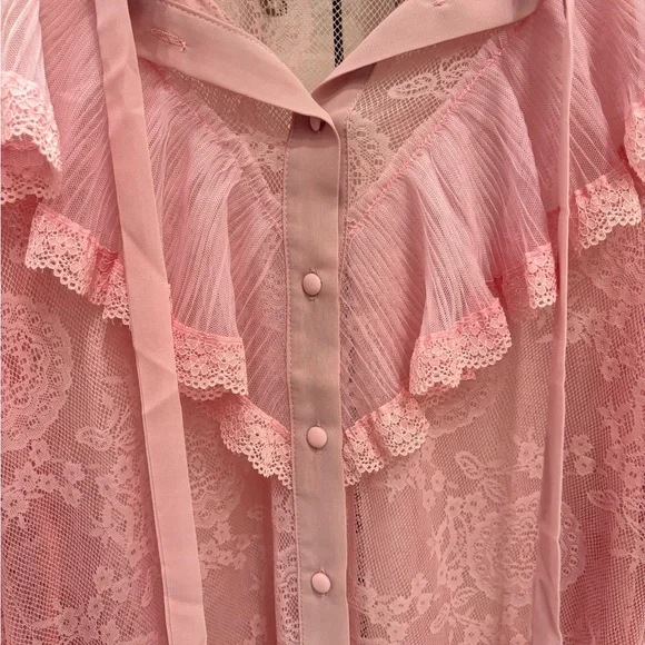 The Clothing Company Pink Lace Top - Picture 4 of 5
